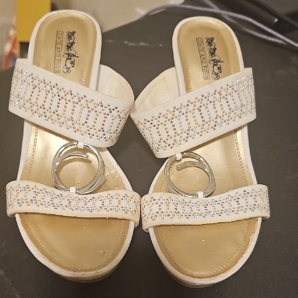 Coach and FOUR Elegant White Sandals with Silver Accents size 8.5